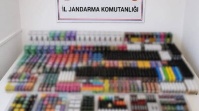 Alanya ilçesinde Jandarma tarafından gerçekleştirilen bir operasyonda yüzlerce kaçak elektronik