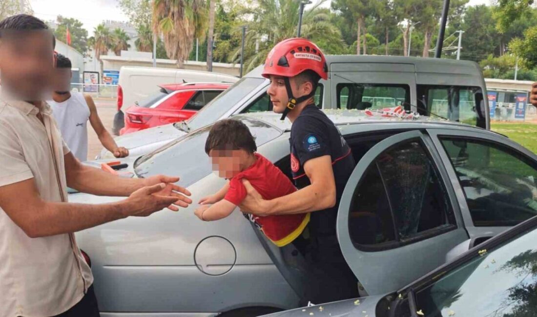 Antalya’nın Muratpaşa ilçesinde, Konyaaltı Caddesi’nde meydana gelen olayda araç içinde