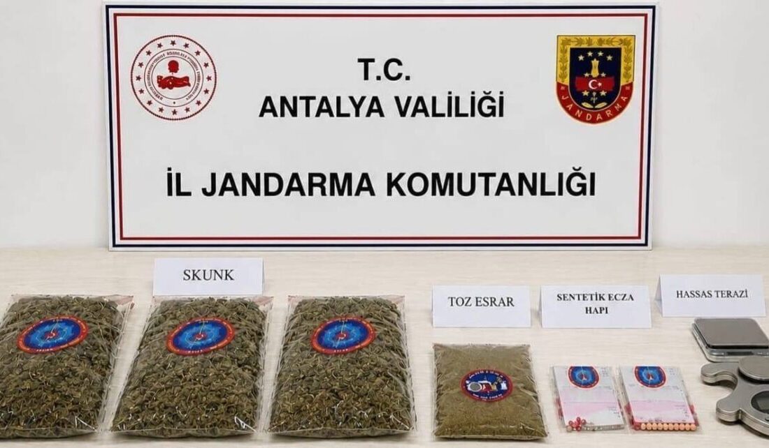 Antalya’da gerçekleştirilen operasyonda jandarma ekipleri tarafından büyük miktarda uyuşturucu madde