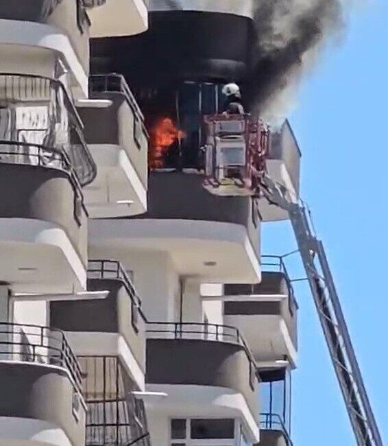 Adana’da, Gürselpaşa Mahallesi’nde bulunan 12 katlı bir sitede meydana gelen