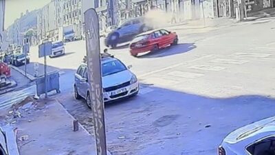 Tepebaşı ilçesinde meydana gelen trafik kazasında hafif ticari aracın devrilmesi
