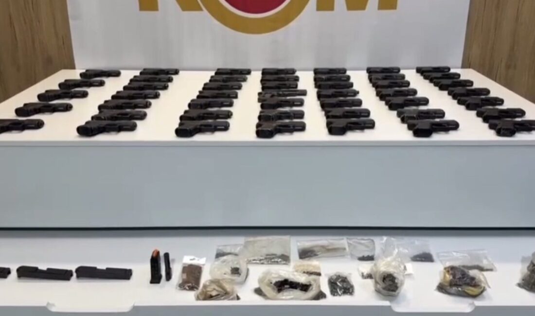 Samsun’da polis ekipleri tarafından durdurulan bir araçta gizli bölmelerde bulunan