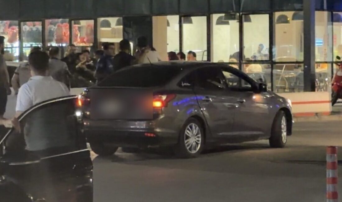 Adıyaman’da, yol vermeme konusunda çıkan anlaşmazlık nedeniyle araçlarından inen ve