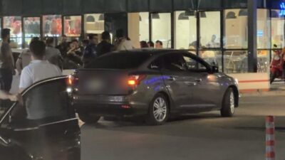 Adıyaman’da, yol vermeme konusunda çıkan anlaşmazlık nedeniyle araçlarından inen ve