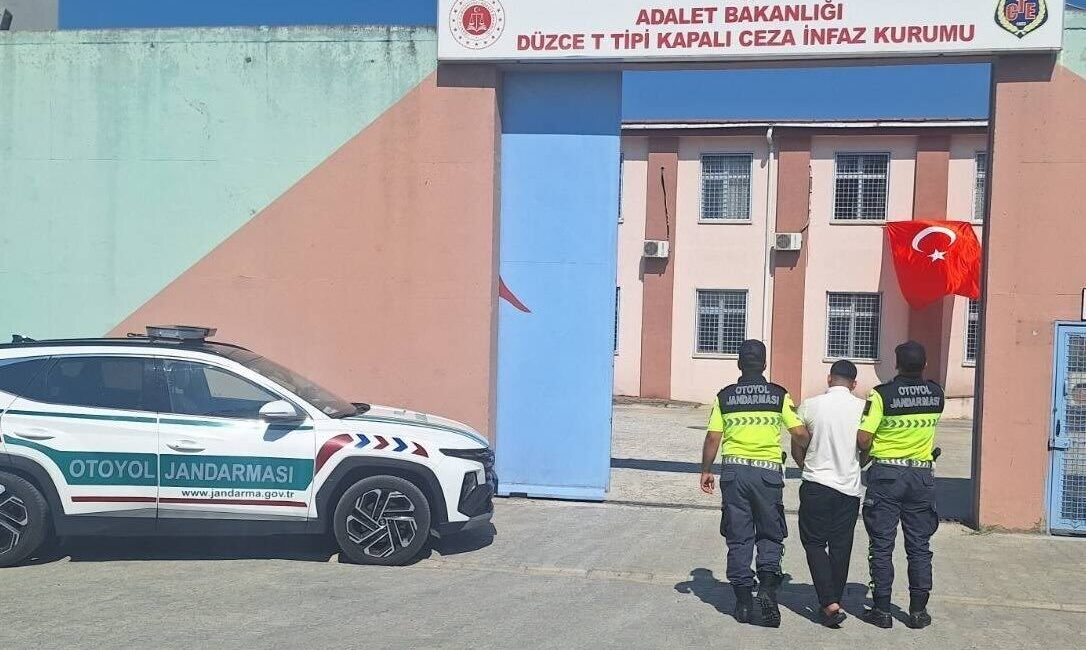 Düzce’de polis ve jandarma ekipleri tarafından gerçekleştirilen denetimler sonucunda 14