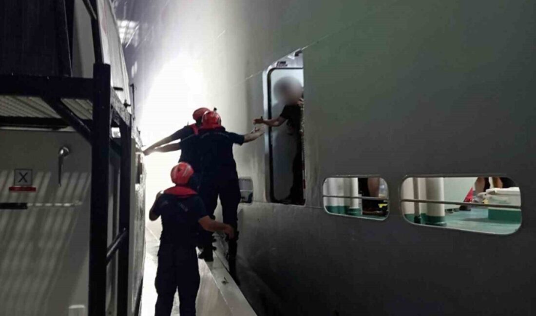 Muğla’nın Bodrum ilçesi açıklarında seyreden araştırma gemisinde bulunan bir kişinin