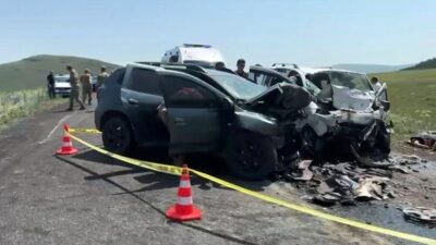 Ardahan’da meydana gelen trafik kazasında 3 kişi hayatını kaybetti ve