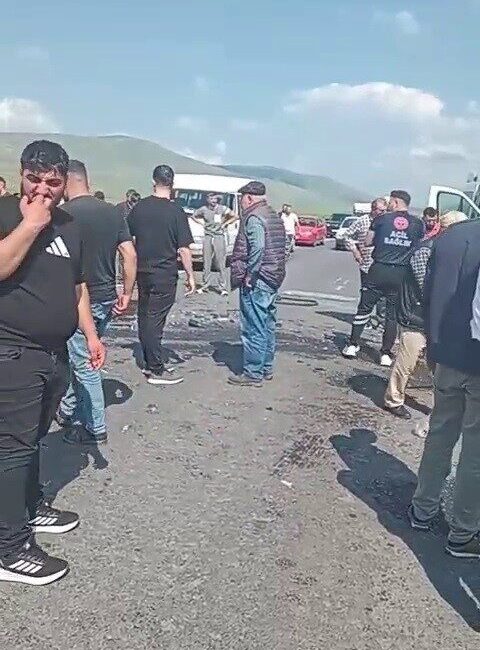 Ardahan-Artvin arasındaki kara yolunda meydana gelen trafik kazasında şu ana