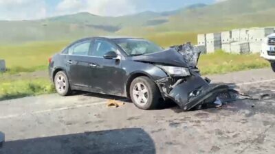 Ardahan’da meydana gelen trafik kazasında bir panelvan ile bir otomobil
