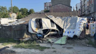 Arnavutköy’de bir aracın kontrolünden çıkarak yol kenarındaki tek katlı eve