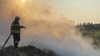 Arsuz ilçesindeki çöplük alanda çıkan yangın, itfaiye ekiplerinin hızlı müdahalesiyle