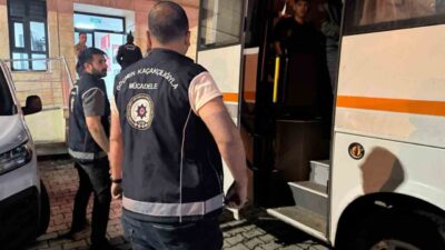 Artvin’de polis ekipleri tarafından gerçekleştirilen kaçak göçmenlere yönelik operasyonda, Afganistan