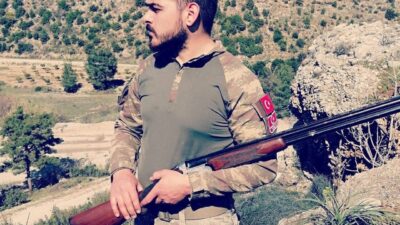 Aksu ilçesinde gerçekleşen bir olayda av dönüşü arkadaşının omzuna aldığı