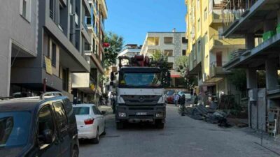 Avcılar’da kentsel dönüşüm projesi kapsamında sokaklara izinsiz müdahale eden yıkım