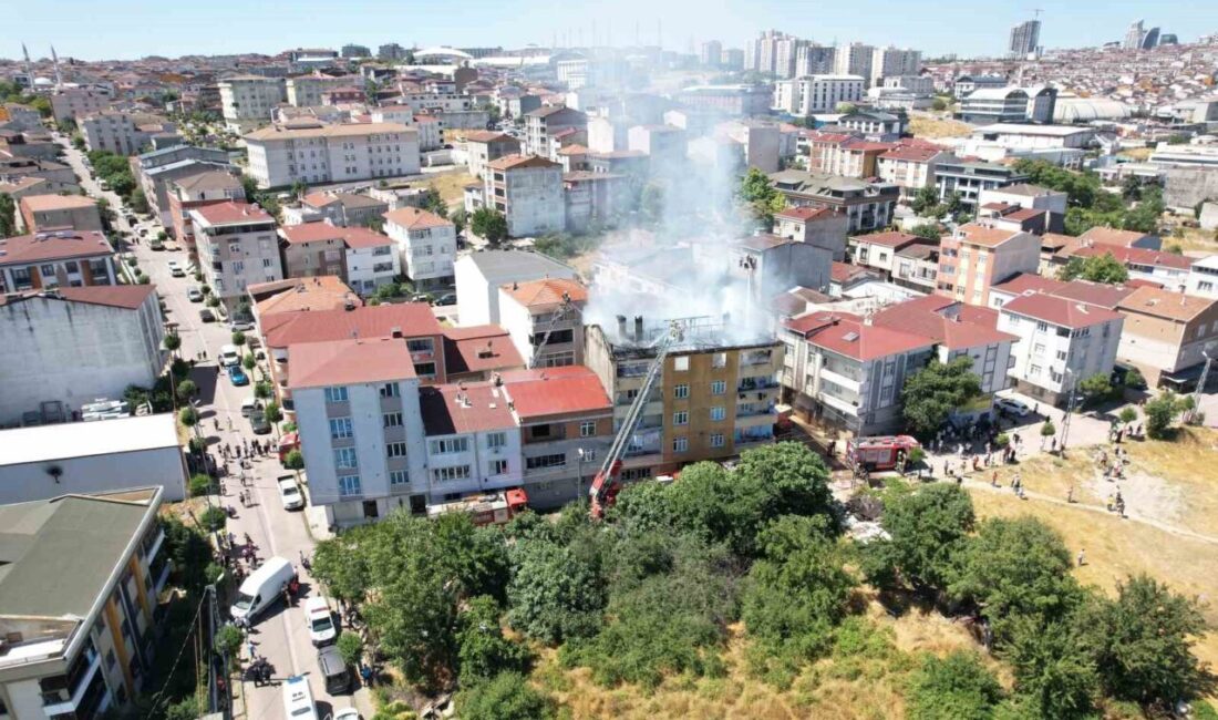 Avcılar Firuzköy’de bulunan dört katlı bir binanın çatısında meydana gelen