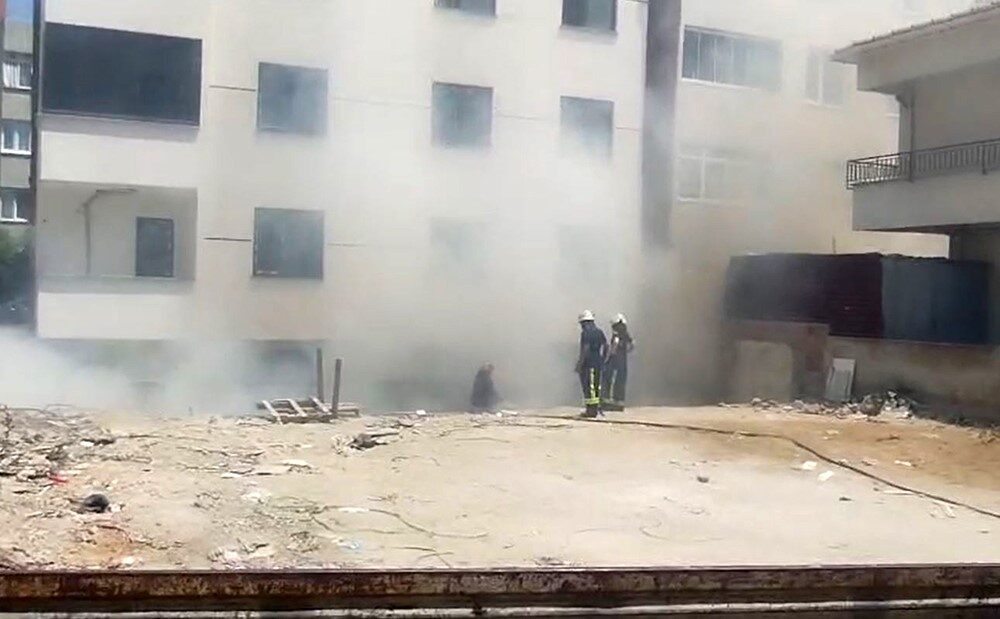 Avcılar ilçesindeki 5 katlı harabede çıkan yangın, çevre halkında korku