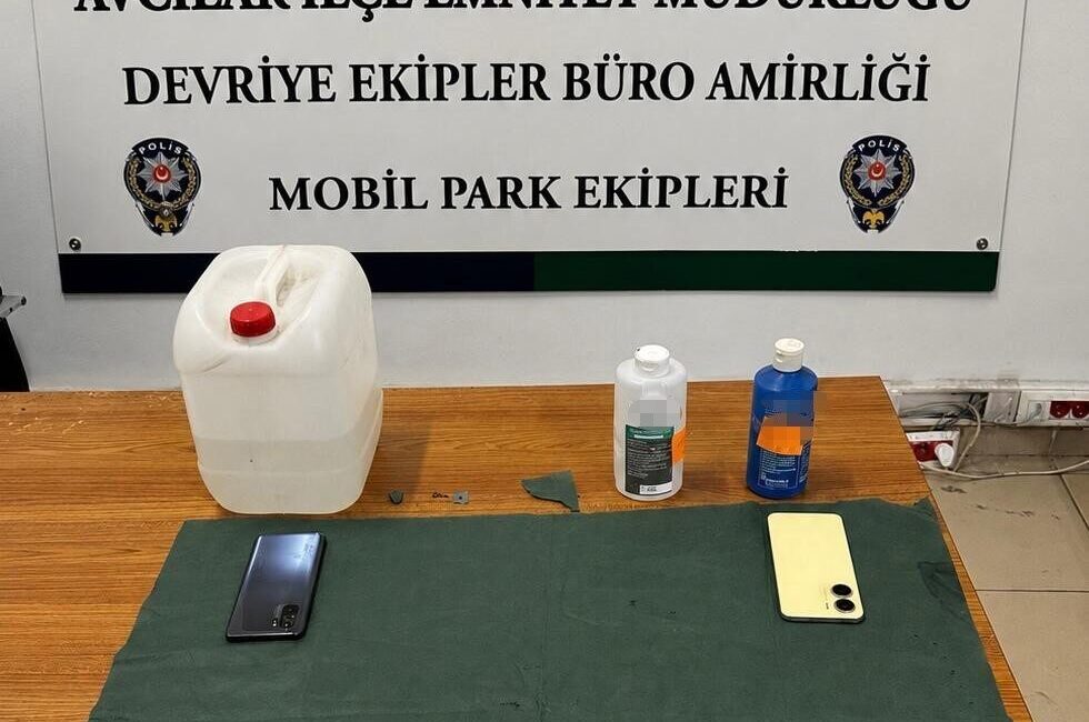 Avcılar ilçesinde bulunan bir apartmanın bahçe duvarındaki korkulukları çalmakla suçlanan