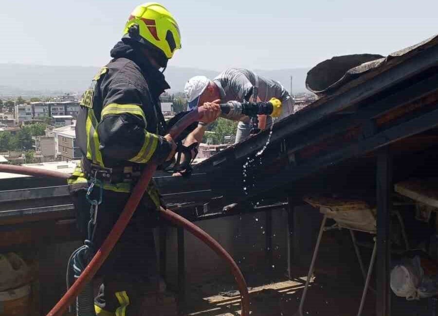 Aydın’ın Efeler ilçesinde bulunan bir apartmanın çatısında meydana gelen yangın,