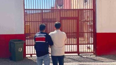 Aydın’ın Efeler ilçesinde Fetullahçı Terör Örgütü’ne (FETÖ/PDY) üyeliği suçlamasıyla aranan