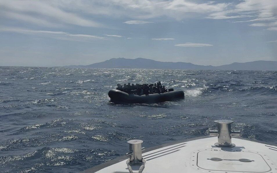 Çanakkale’nin Ayvacık ilçesi açıklarında Sahil Güvenlik birimleri tarafından gerçekleştirilen operasyonda