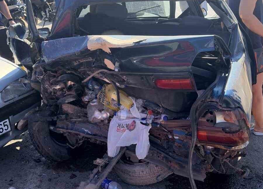 Ayvalık ilçesine bağlı Balıkesir’de meydana gelen trafik kazasında, bir sürücünün