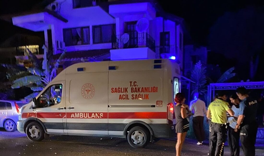 Ayvalık ilçesinde motosiklet ile otomobilin çarpışması sonucunda meydana gelen trafik