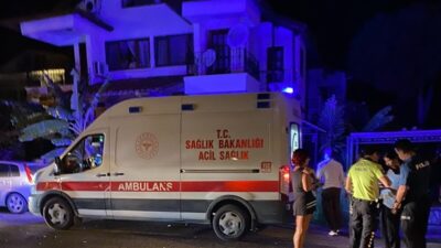 Ayvalık ilçesinde motosiklet ile otomobilin çarpışması sonucunda meydana gelen trafik