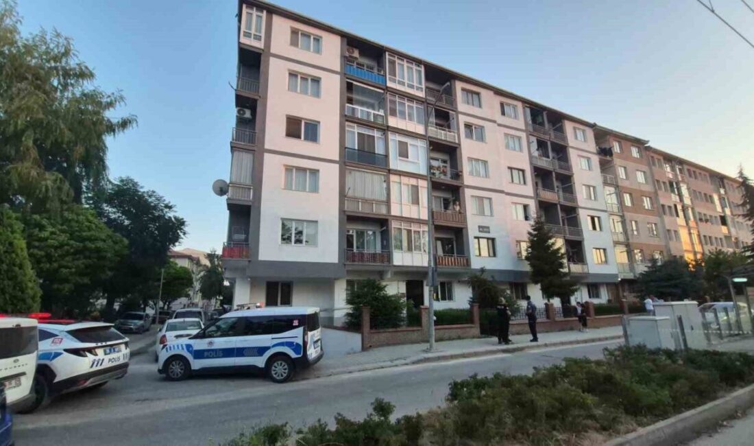 Eskişehir’de bir sitenin içinde, baba ile oğul arasında çıkan anlaşmazlık,