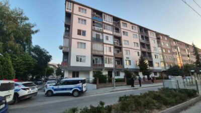 Eskişehir’de bir sitenin içinde, baba ile oğul arasında çıkan anlaşmazlık,
