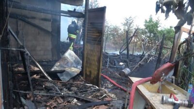 Samsun’un Bafra ilçesinde meydana gelen yangında, tek katlı bir bağ