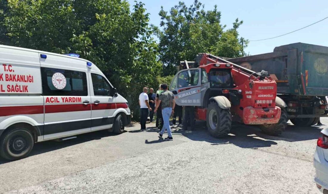 Samsun’un Bafra ilçesinde meydana gelen trafik kazasında iş makinesi ile
