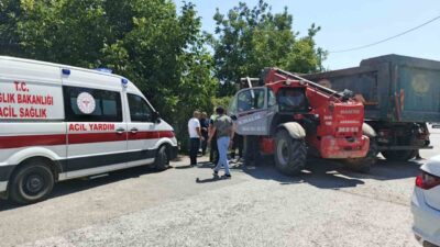 Samsun’un Bafra ilçesinde meydana gelen trafik kazasında iş makinesi ile