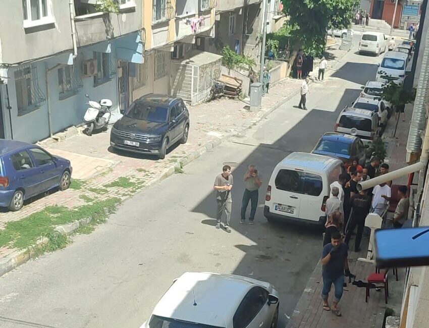 İstanbul Bağcılar’da bir işyerine düzenlenen silahlı saldırıda işletme sahibinin oğlu