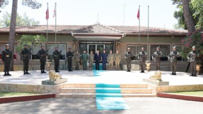 Milli Savunma Bakanı Yaşar Güler ve beraberindeki Türk Silahlı Kuvvetleri