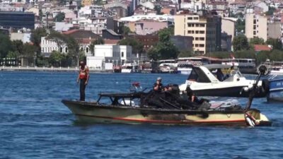 İstanbul’un Fatih ilçesine bağlı Balat sahilinde bir tekne üzerinde bugün