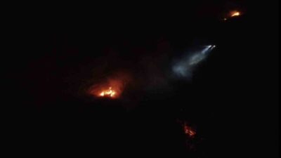 Balıkesir’de gece saatlerinde başlayan arazi yangını, kontrol altına alınana kadar