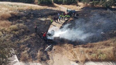 İzmir-İstanbul otoyolunun Yeniköy kesiminde meydana gelen trafik kazasında bir otomobil