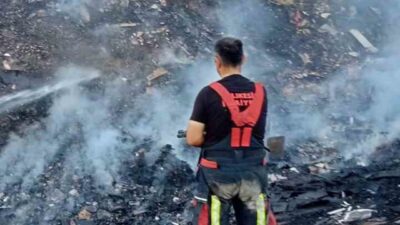 Balıkesir’de meydana gelen ot ve çöp yangını Kuvayı Milliye Mahallesine