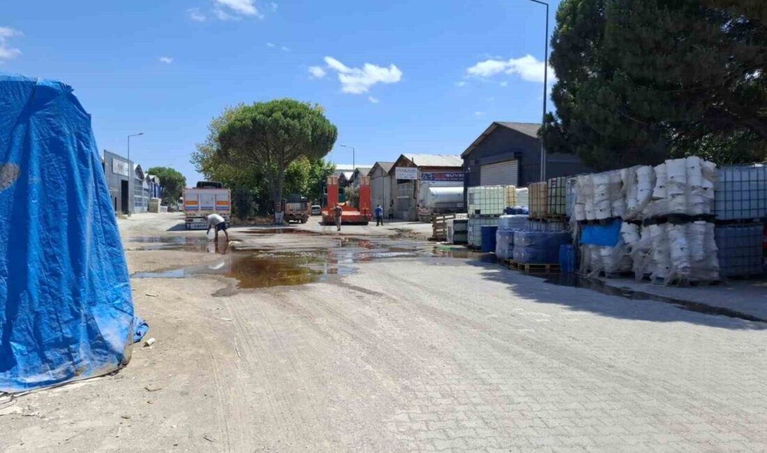Balıkesir’in Karesi ilçesinde bir kamyondan düşen kimyasal bir bidondan sızan