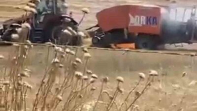Balıkesir’in Savaştepe ilçesindeki bir tarlada balya makinesinde meydana gelen yangın,