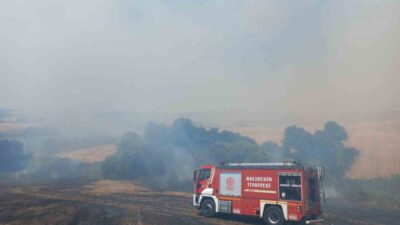 Balıkesir’in Bandırma ilçesinde rüzgarın etkisiyle büyüyerek 4 farklı noktadan başlayan
