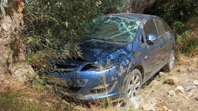 Balıkesir’in Bandırma ilçesinde, sürücüsünün aracın kontrolünü yitirdiği ve tek taraflı