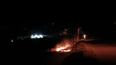 Adıyaman’ın Kahta ilçesinde meydana gelen anız yangını paniğe sebep oldu.