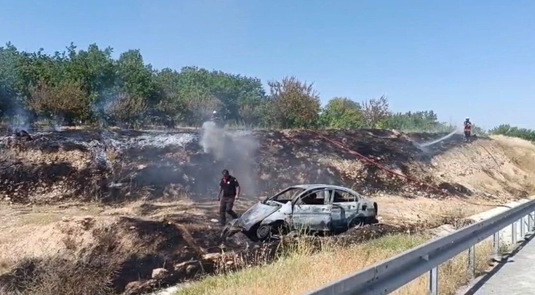 Malatya’da meydana gelen bir trafik kazasında, otomobilin bariyerlere çarpması sonucu