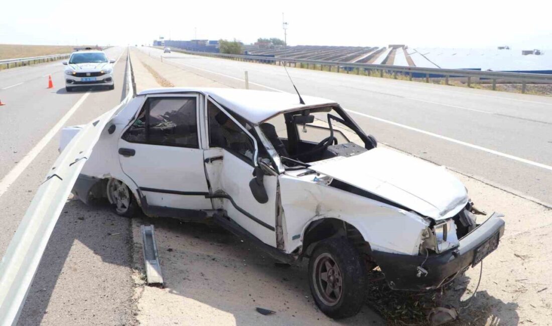 Karaman’da bir Tofaş otomobil, sürücüsü yaralanan şekilde bariyerlere çarptı. Kaza,