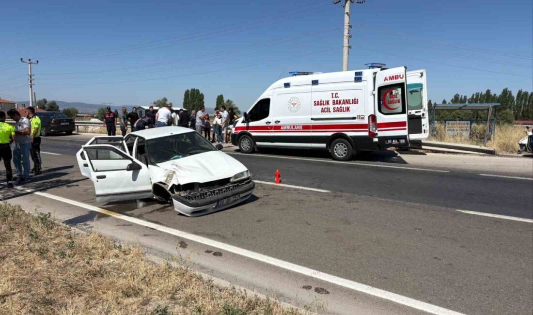 Afyonkarahisar’ın Sinanpaşa ilçesine bağlı Akören beldesi çıkışında meydana gelen trafik