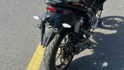 İstanbul’un Başakşehir ilçesinde gerçekleştirilen trafik denetimlerinde, plakasız ve ehliyetsiz motosiklet