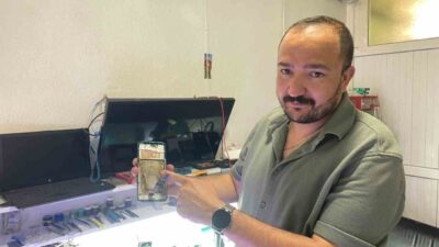 Karaman’da bir cep telefonunun bataryasının değiştirilmesi sırasında alev alması kısa