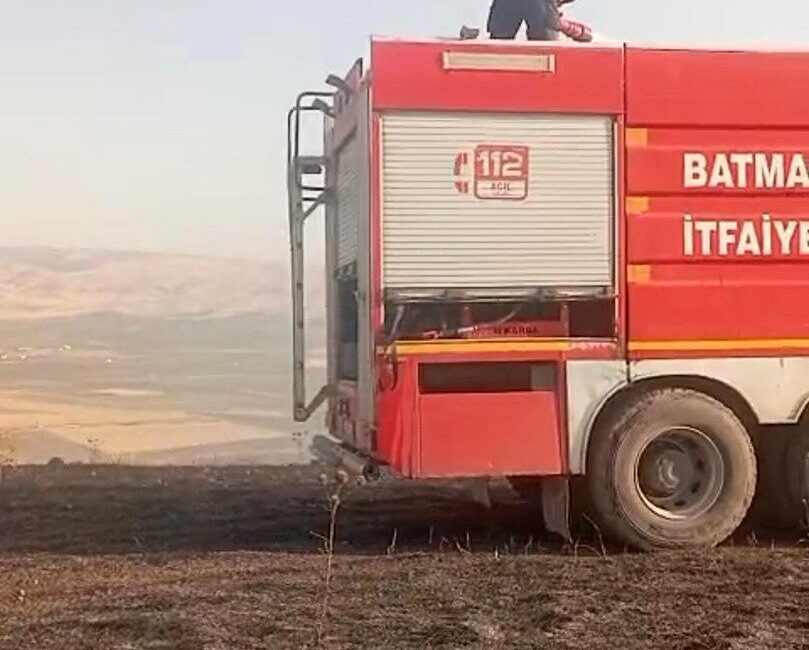 Batman’ın Beşiri ilçesinde meydana gelen anız yangını, itfaiye ekiplerinin zamanında