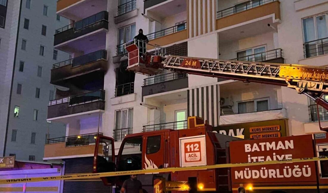 Batman ilindeki bir apartman dairesinde çıkan yangın, itfaiye ekipleri tarafından